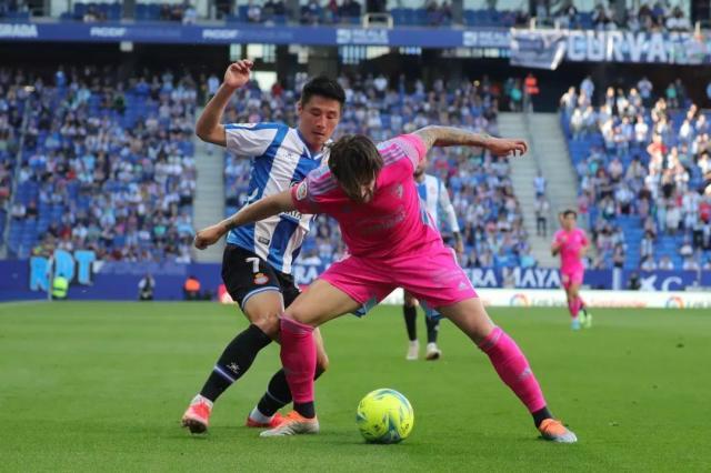 开云体育官网-全队最低分!武磊半场仅触球11次再失证明机会