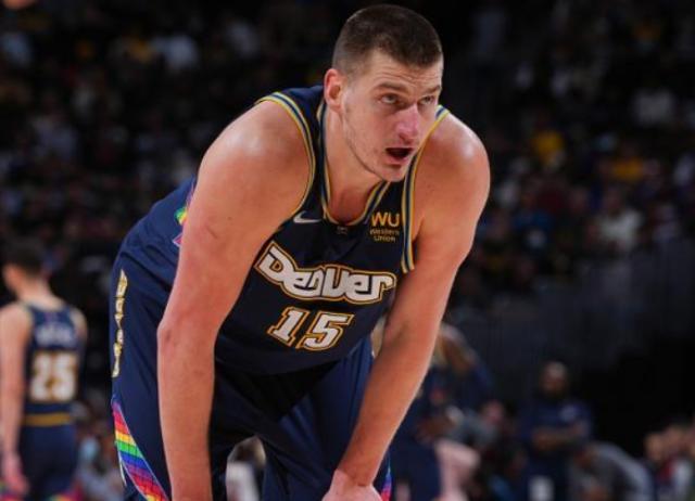 开云官网-勇士顺利晋级却暴露巨大软肋 内线亏空已无人能补