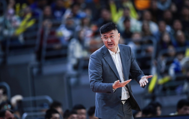 开云官网-广东宏远全力出击!主场迎战新疆男篮,杜锋拒绝输球,央视直播